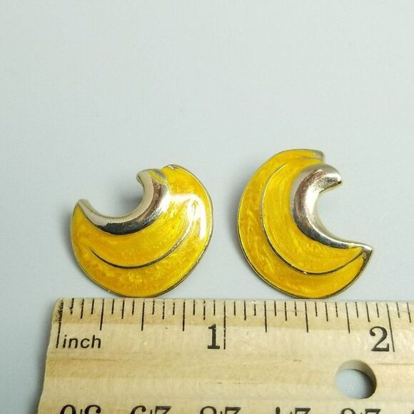 Vintage Yellow Enamel Crescent Shape Stud Earrings, 80s 90s Retro Style - Picture 4 of 6